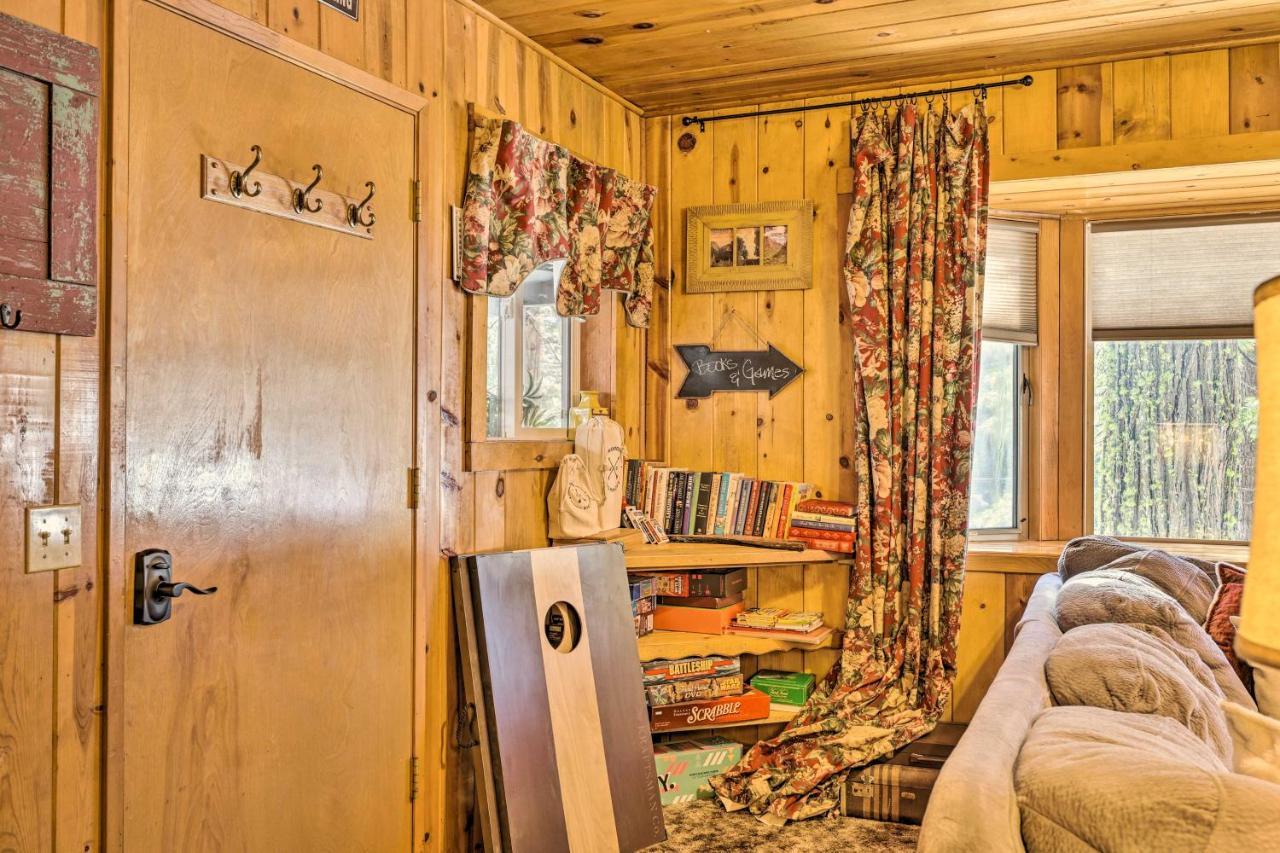 Hébergement de vacances California Retreat With Deck, Fire Pit And Grill!